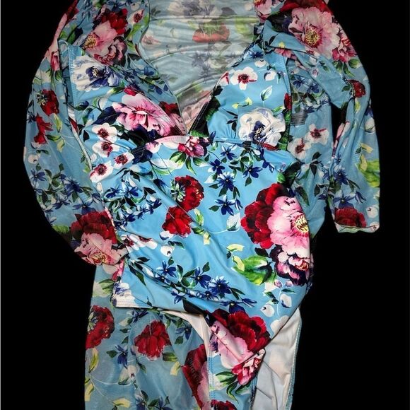 SHEIN Floral Swimsuit with Cover-Up - Picture 2 of 4
